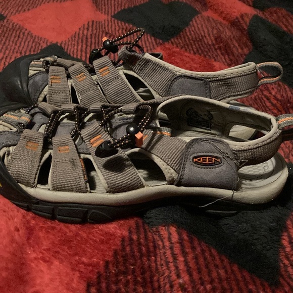 Keen size 8.5